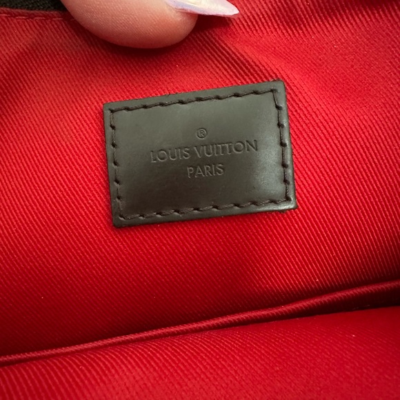 Louis Vuitton Damier Ebene South Bank Besace - Picture 9 of 16